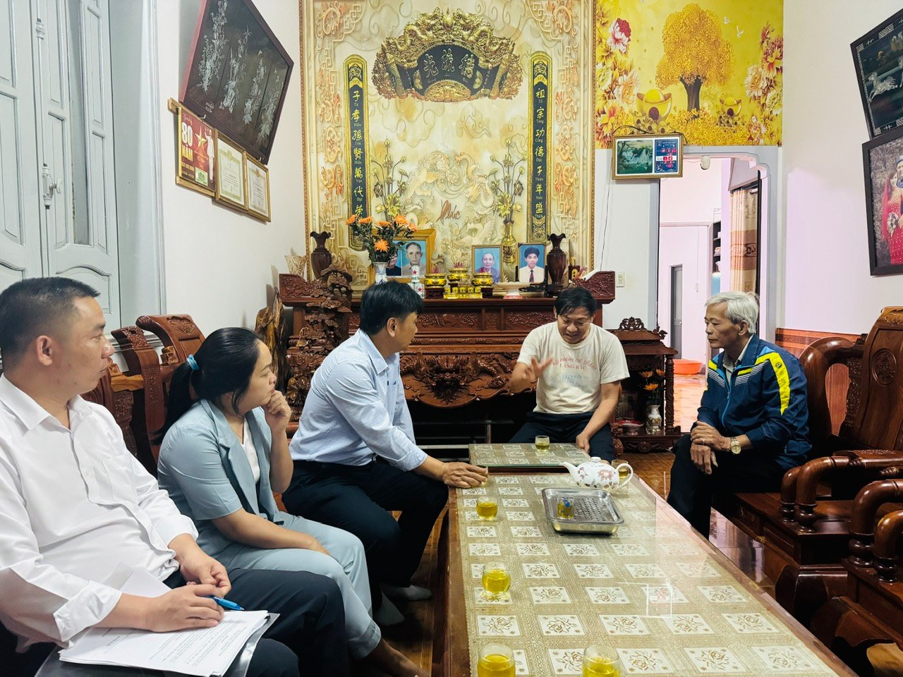 Tăng cường tuyên truyền, vận động người dân nhận tiền và bàn giao mặt bằng thực hiện dự án xây dựng đường bộ cao tốc Tân Phú- Bảo Lộc đoạn qua địa bàn Phường 2 Bảo Lộc.