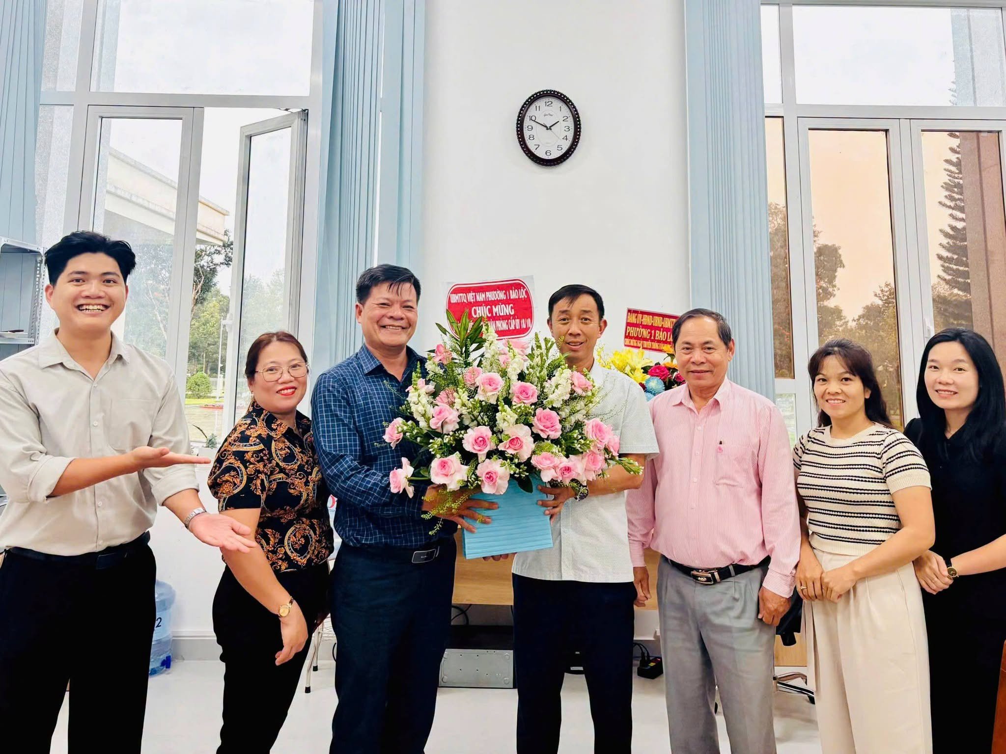 CHÚC MỪNG NGÀY TRUYỀN THỐNG CÁC CƠ QUAN THAM MƯU, GIÚP VIỆC CỦA ĐẢNG VÀ CÁC TỔ CHỨC ĐOÀN THỂ