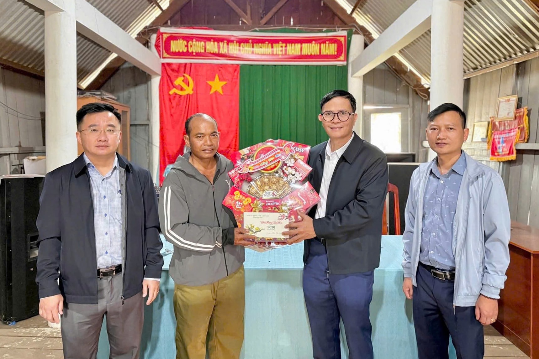 Xuân về, lòng dân ấm áp