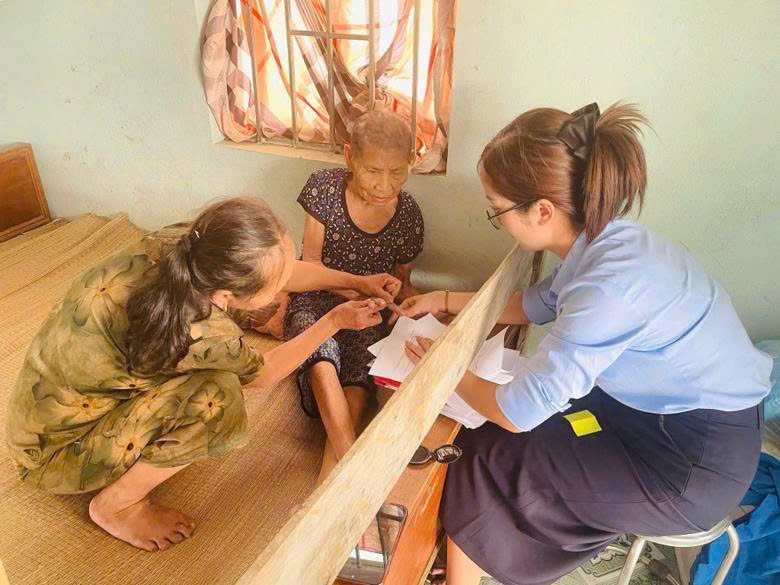 ĐẾN TẬN NHÀ HỖ TRỢ NGƯỜI DÂN THỰC HIỆN THỦ TỤC HÀNH CHÍNH