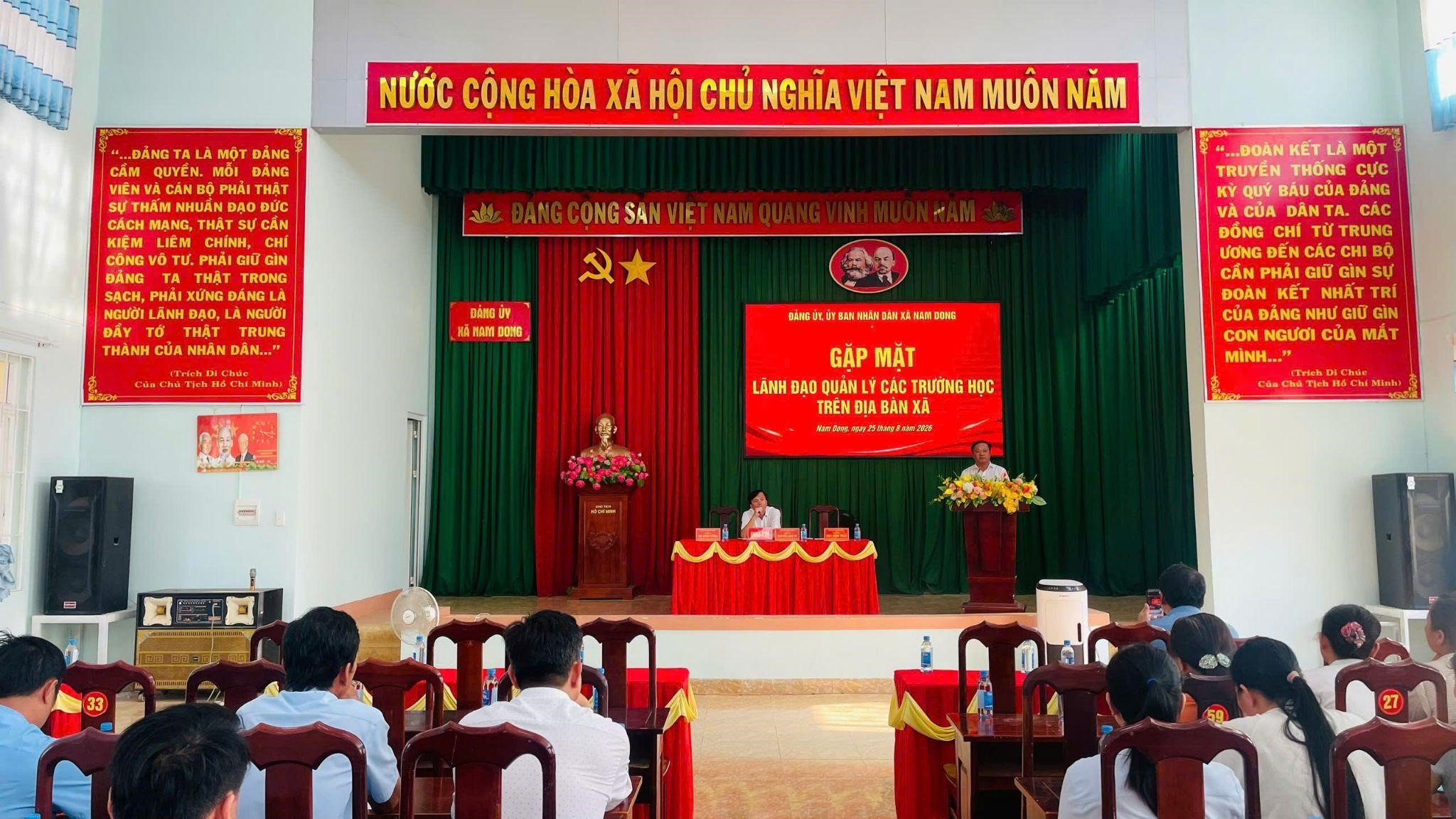 Nam Dong gặp mặt lãnh đạo quản lý các trường học trước thềm năm học mới