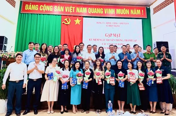 ĐẢNG ỦY XÃ HIỆP THẠNH: GẶP MẶT KỶ NIỆM NGÀY TRUYỀN THỐNG CÁC CƠ QUAN ĐẢNG VÀ CÁC TỔ CHỨC CHÍNH TRỊ - XÃ HỘI