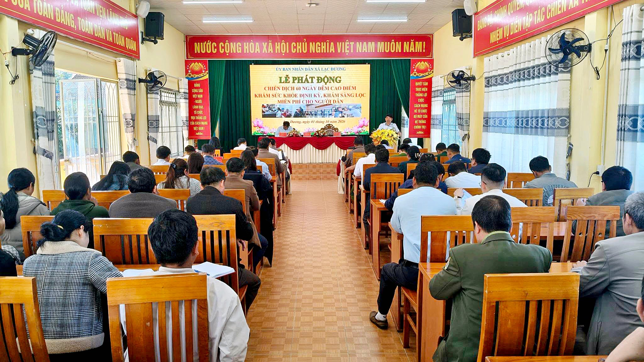 Lạc Dương phát động chiến dịch 60 ngày đêm cao điểm khám sức khỏe định kỳ, khám sàng lọc miễn phí