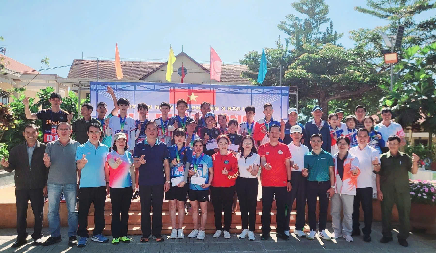 Sôi động Ngày chạy Olympic "Vì sức khỏe toàn dân - Vì an ninh Tổ quốc" - hưởng ứng Chiến dịch Giờ Trái đất năm 2026 tại Phường 3 Bảo Lộc