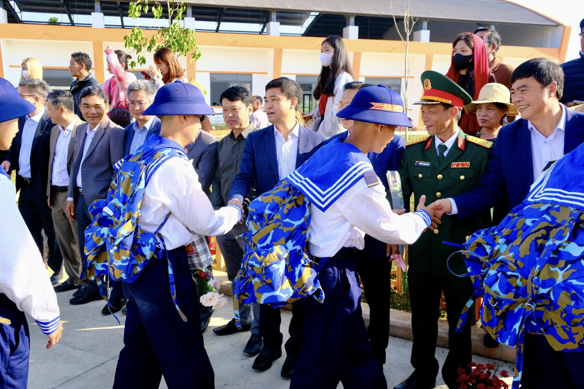 LỄ GIAO NHẬN QUÂN NĂM 2026 – THANH NIÊN XÃ ĐƠN DƯƠNG HĂNG HÁI LÊN ĐƯỜNG BẢO VỆ TỔ QUỐC