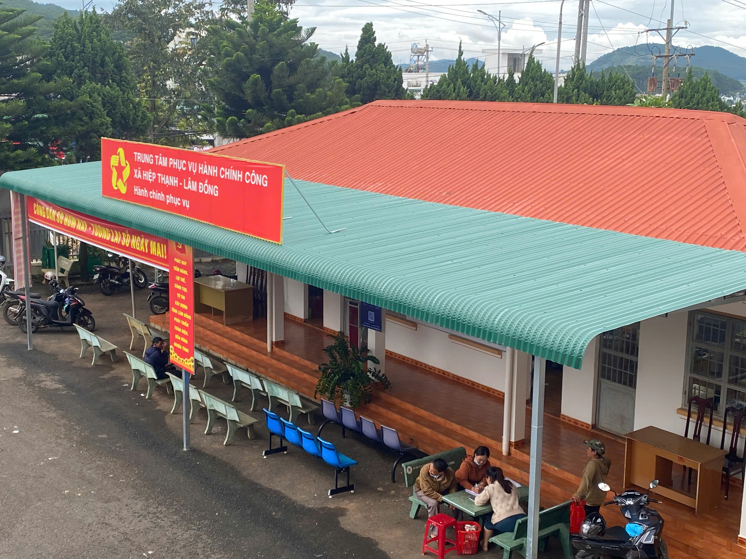 Bản tin Cải cách hành chính ngày 02/4/2026 ghi nhận nhiều nỗ lực đột phá của các địa phương trong việc ứng dụng công nghệ và đổi mới tư duy phục vụ nhân dân, hướng tới xây dựng chính quyền số hiện đại.