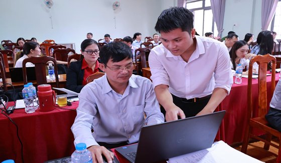 XÃ BIÊN GIỚI THUẬN HẠNH TỔ CHỨC TẬP HUẤN ỨNG DỤNG TRÍ TUỆ NHÂN TẠO (AI) TRONG CÔNG TÁC QUẢN LÝ, HÀNH CHÍNH, CHUYỂN ĐỔI SỐ VÀ GIÁO DỤC