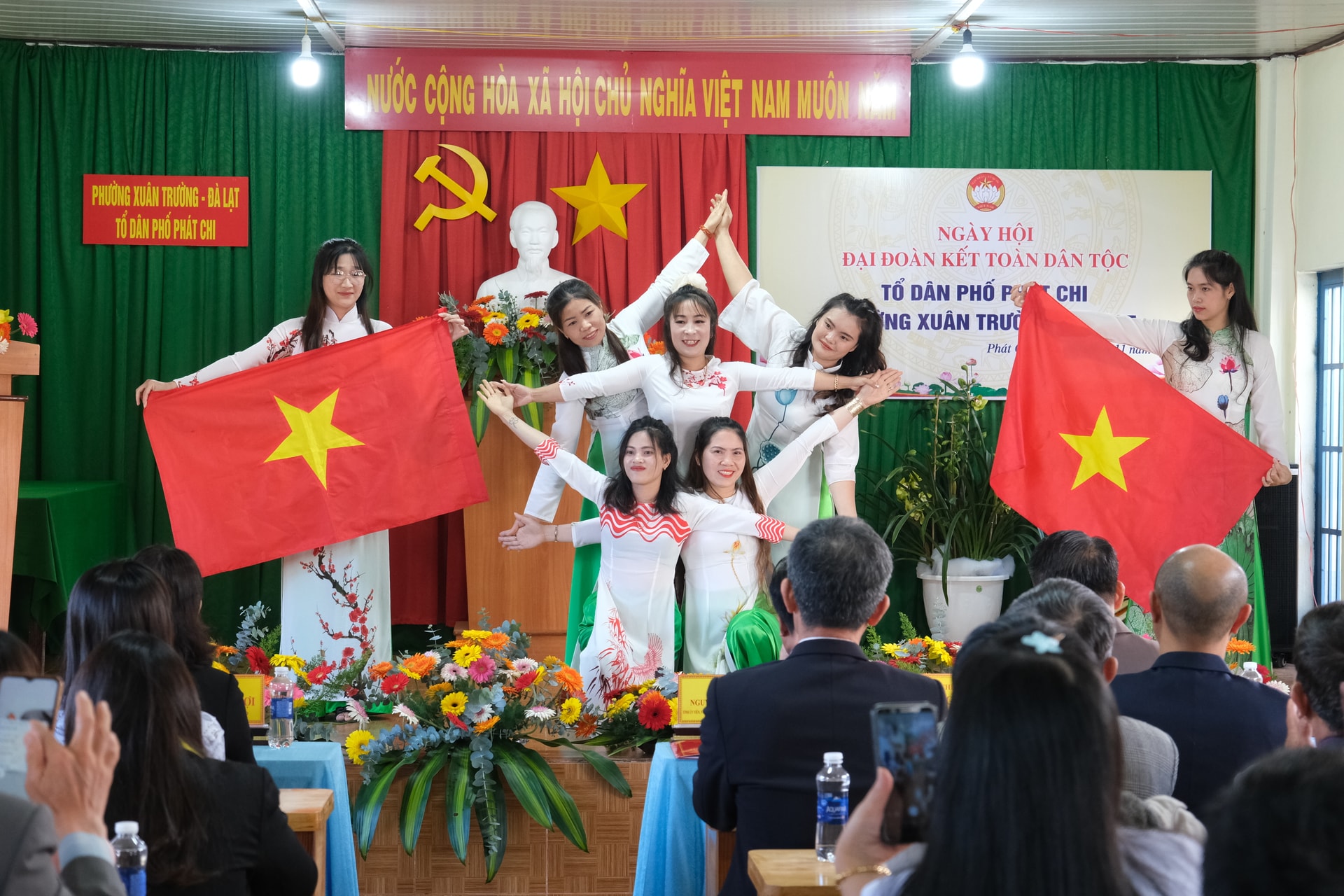 Người dân phường Xuân Trường - Đà Lạt vui Ngày hội Đại đoàn kết toàn dân tộc