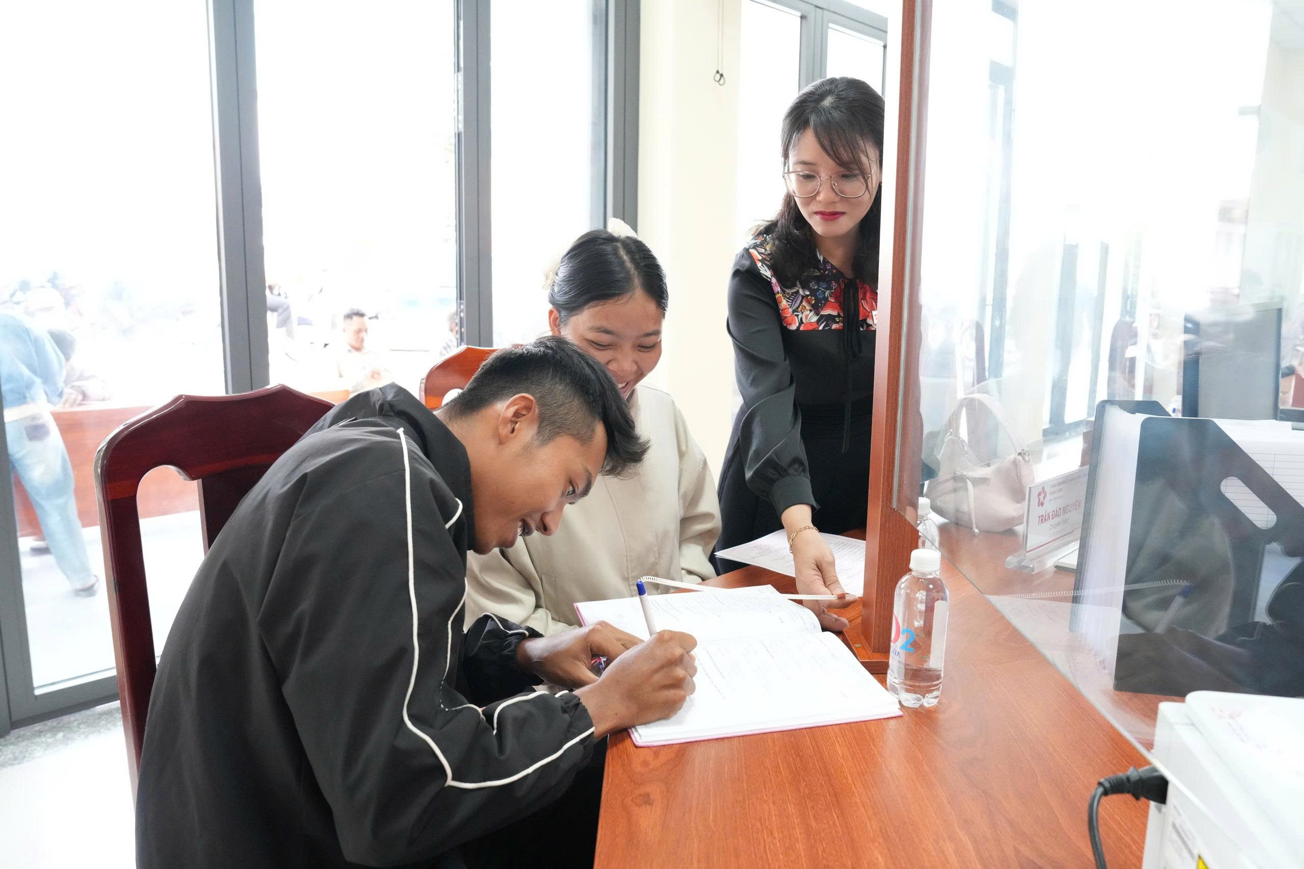Tăng cường kỷ luật, kỷ cương hành chính, xây dựng đội ngũ cán bộ phục vụ nhân dân
