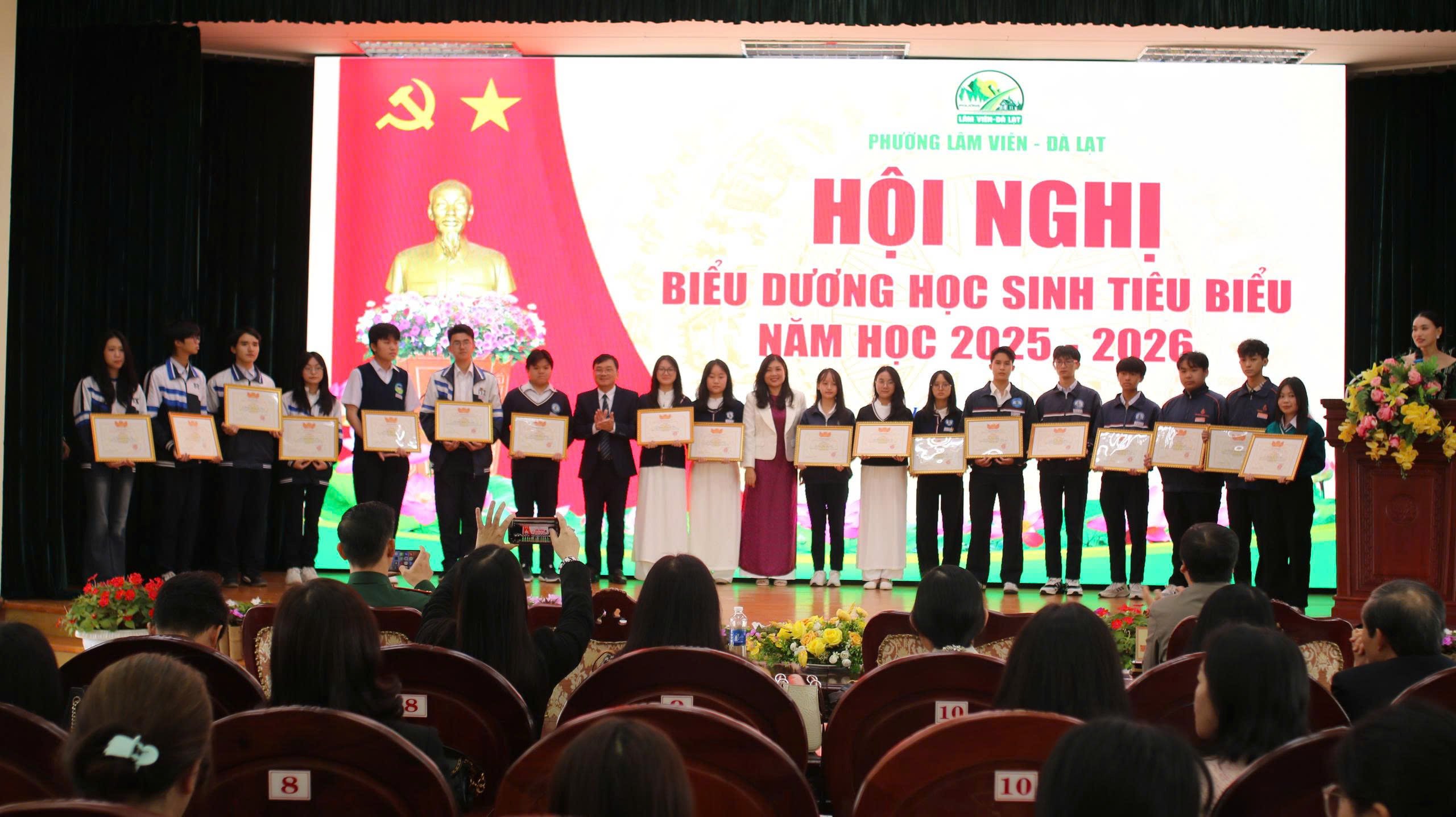 Phường Lâm Viên - Đà Lạt đẩy mạnh công tác khuyến học, tôn vinh các tấm gương học sinh tiêu biểu năm học 2025-2026