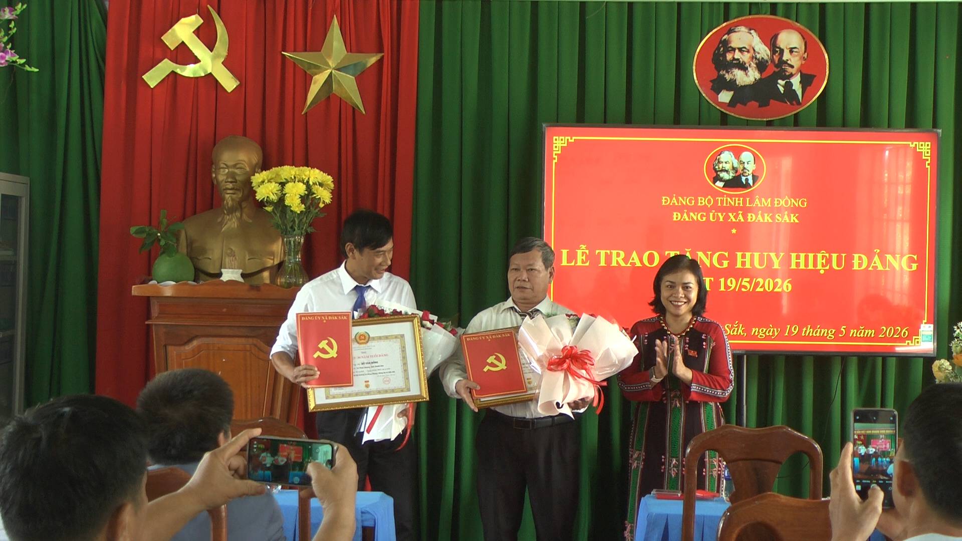 ĐẢNG BỘ XÃ ĐẮK SẮK TRAO HUY HIỆU 30 NĂM TUỔI ĐẢNG ĐỢT 19/5/2026