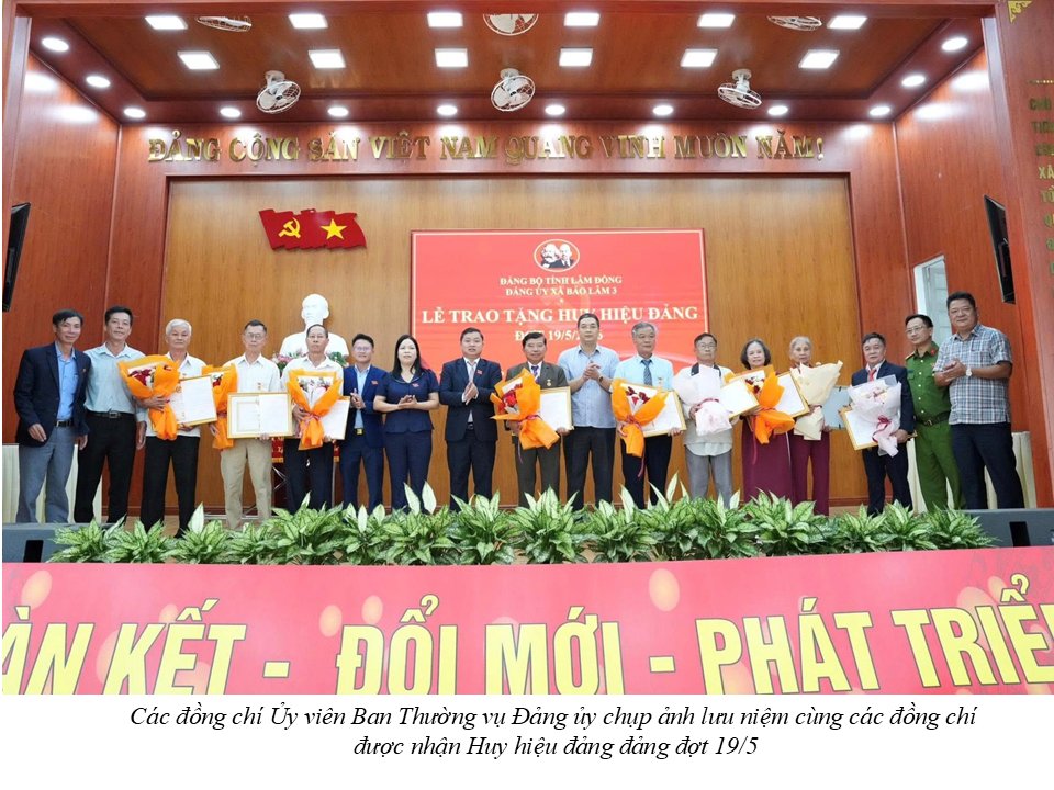 ĐẢNG ỦY XÃ BẢO LÂM 3 TRAO TẶNG HUY HIỆU ĐẢNG ĐỢT 19/5/2026