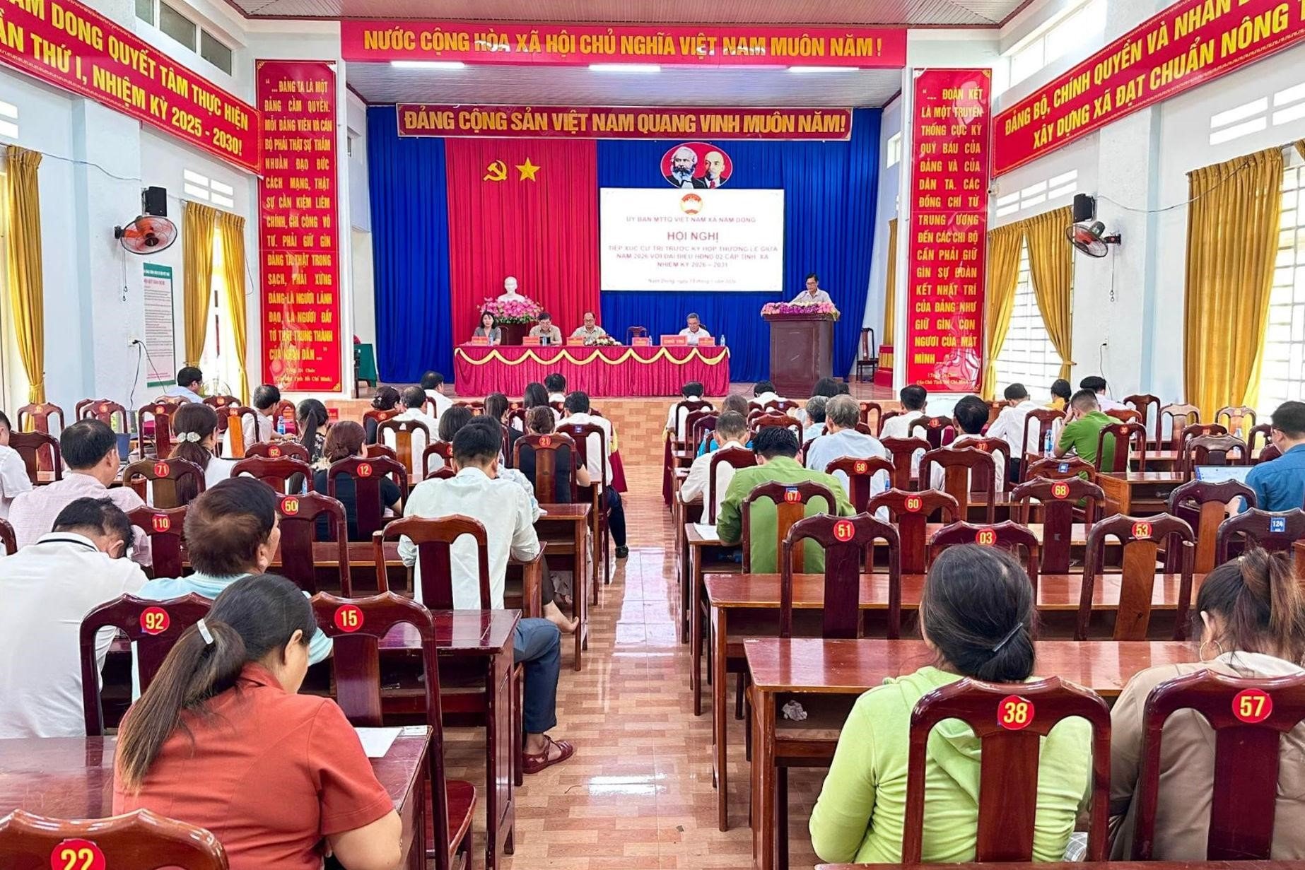 Đại biểu HĐND 2 cấp Tỉnh và xã tiếp xúc với cử tri xã Nam Dong