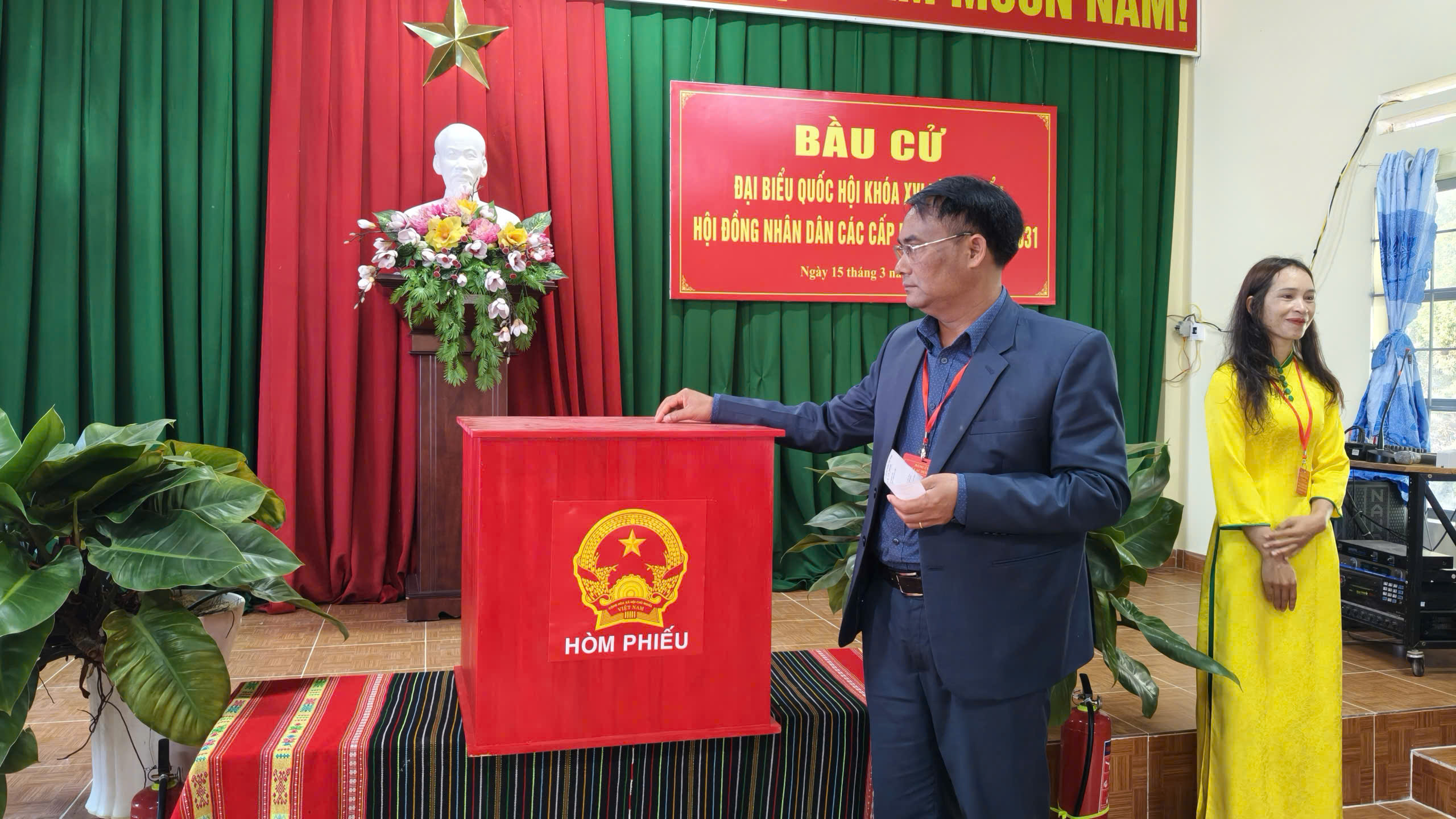 Cử tri trên địa bàn xã Lạc Dương nô nức đi bầu cử