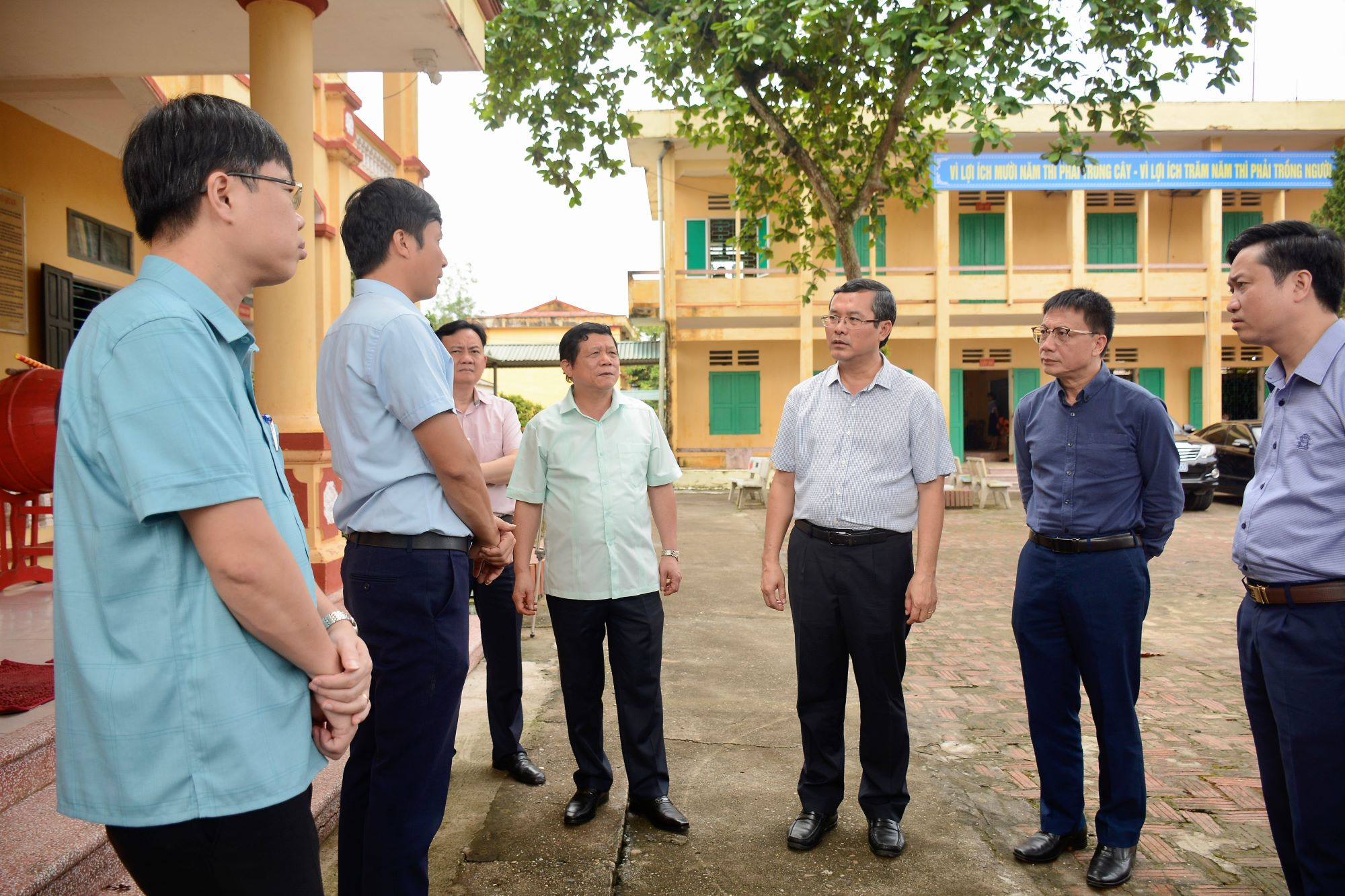 Thứ trưởng Nguyễn Văn Phúc thăm, động viên ngành Giáo dục Phú Thọ