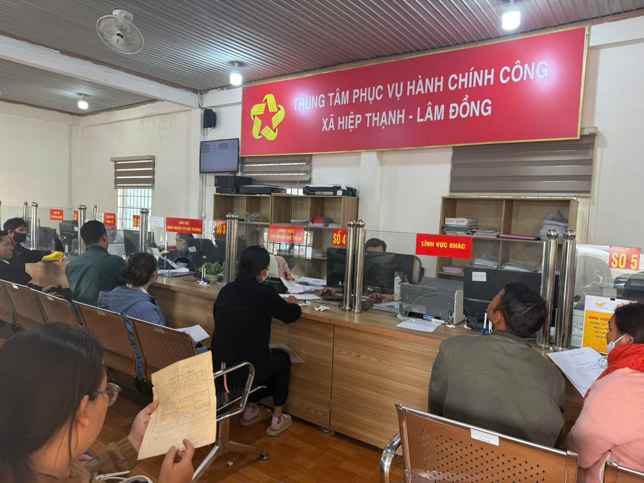 CÔNG TÁC CẢI CÁCH HÀNH CHÍNH TẠI VĂN PHÒNG HĐND&UBND XÃ