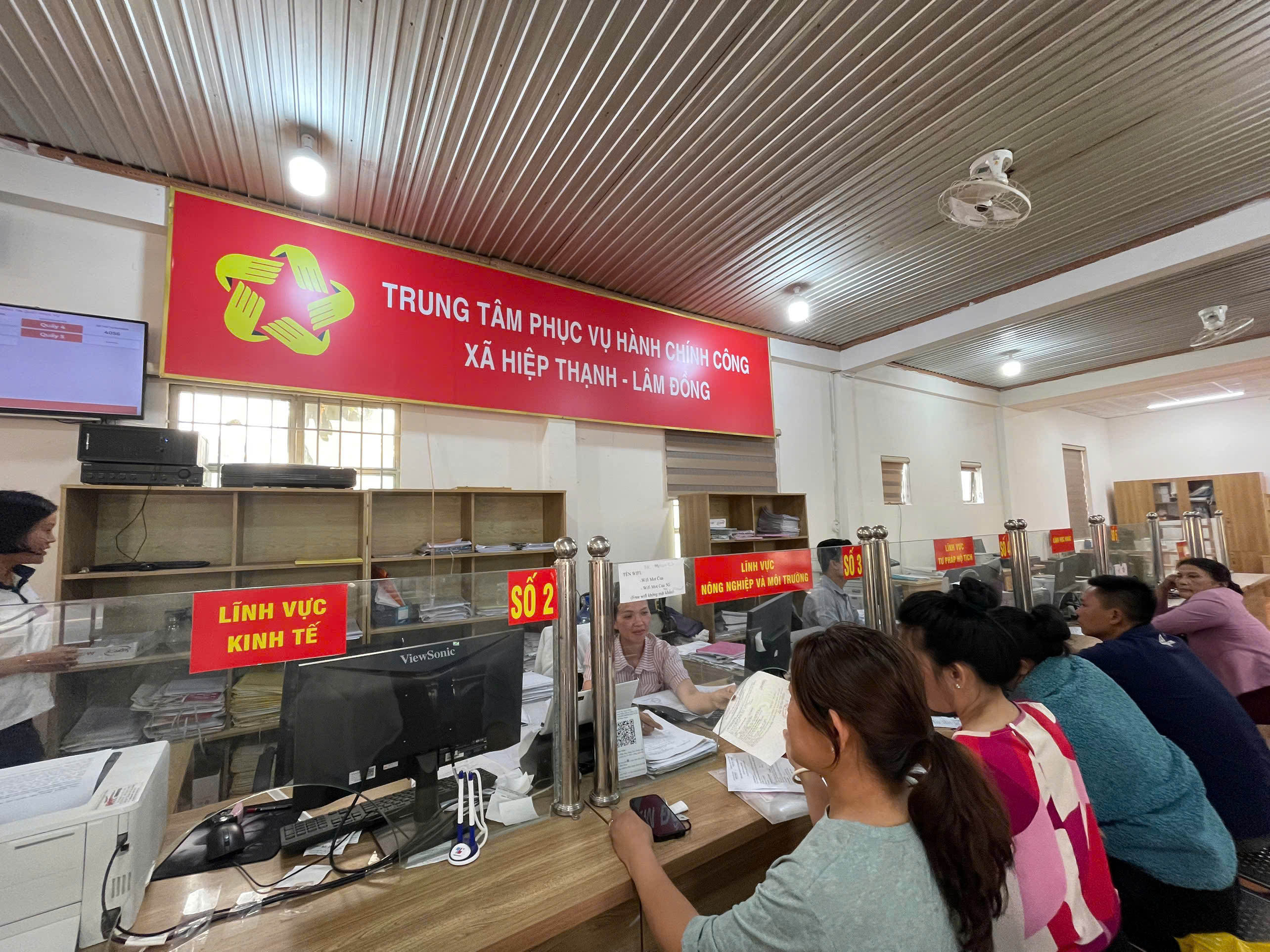 Bản tin điểm báo về Ứng dụng Công nghệ thông tin và Trí tuệ nhân tạo (AI) phát hành ngày 27/03/2026 cung cấp những thông tin quan trọng về tiến trình chuyển đổi số và ứng dụng công nghệ hiện đại trên phạm vi cả nước.