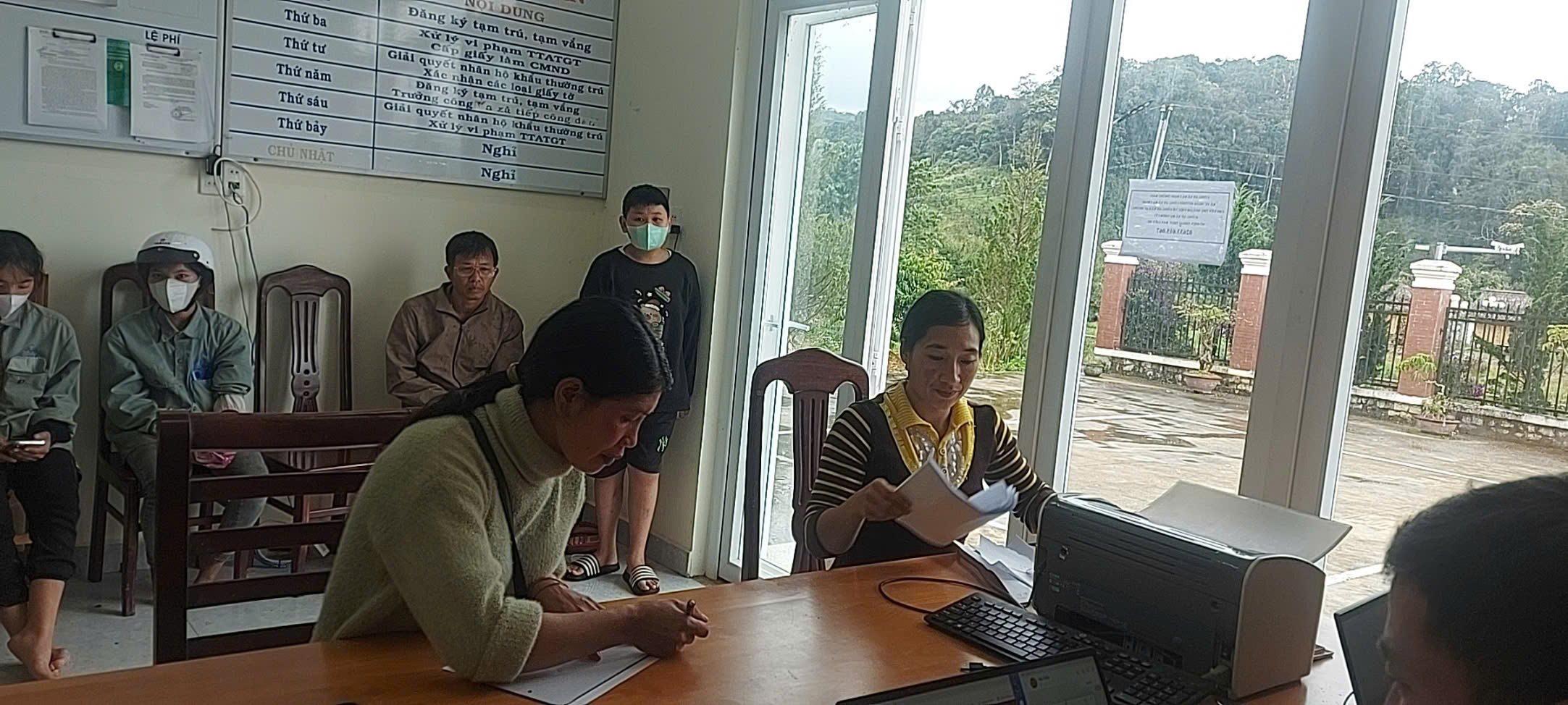 XÃ LẠC DƯƠNG: ĐA DẠNG CÁC HÌNH THỨC TUYÊN TRUYỀN CẢI CÁCH HÀNH CHÍNH ĐẾN TỪNG THÔN
