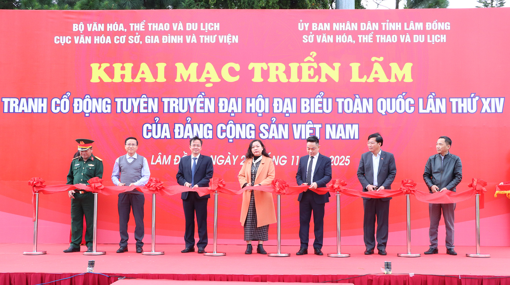 Khai mạc Triển lãm tranh cổ động tấm lớn tuyên truyền Đại hội XIV của Đảng