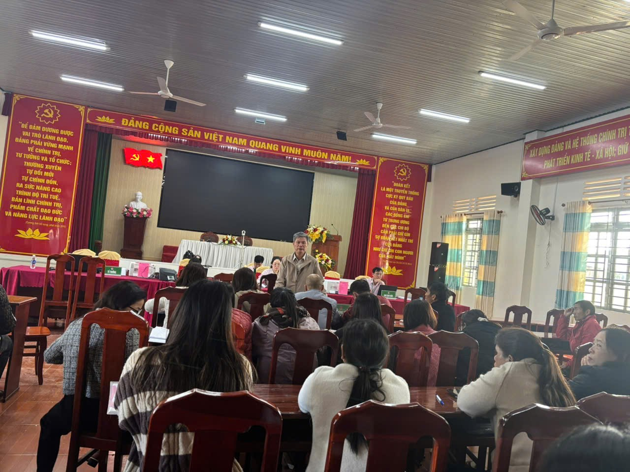 PHÒNG GIAO DỊCH NHCSXH ĐƠN DƯƠNG TRIỂN KHAI PHIÊN GIAO DỊCH ĐẦU NĂM 2026 TẠI ĐIỂM GIAO DỊCH KA ĐÔ XÃ KA ĐÔ