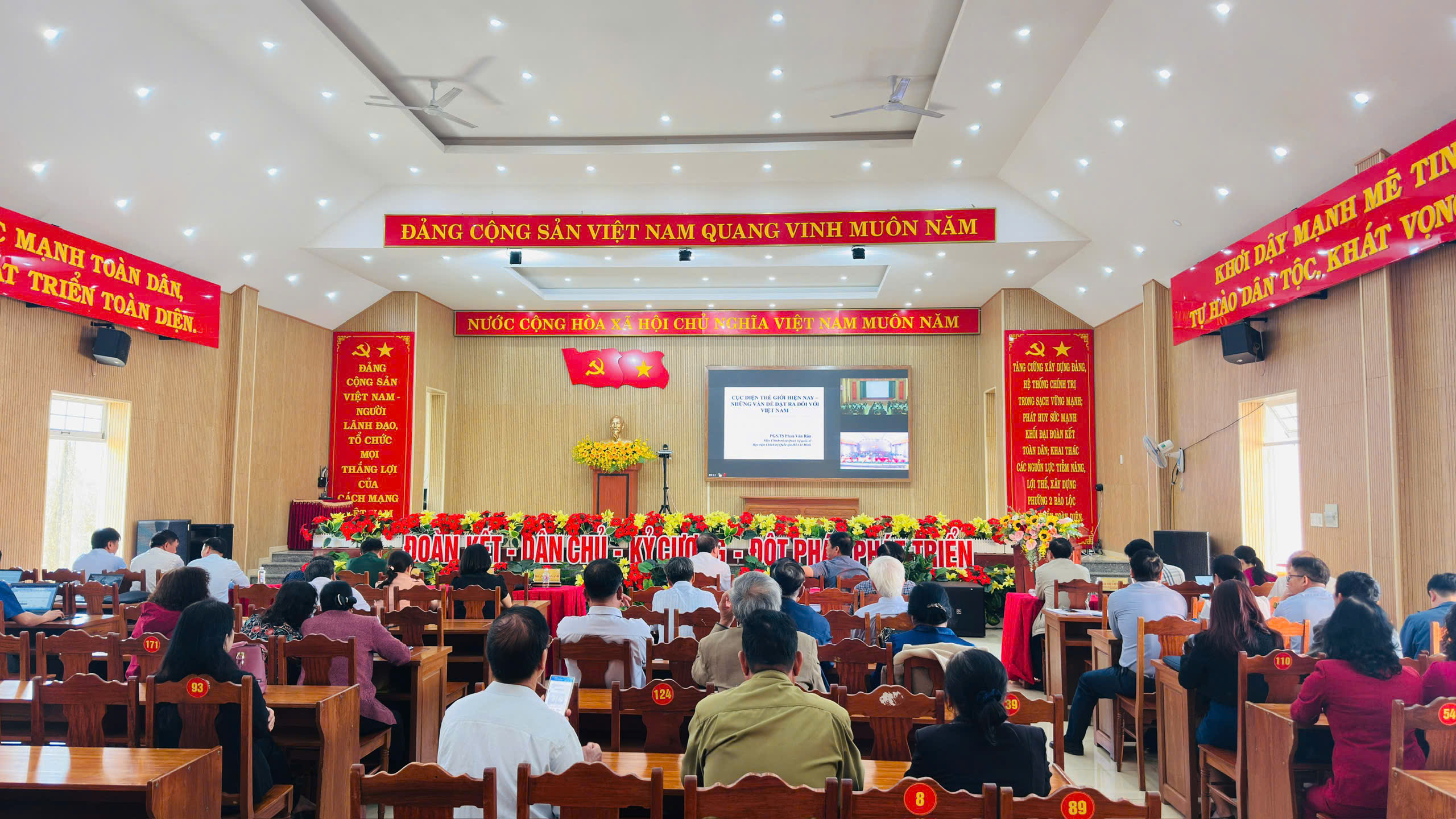 Phường 2 Bảo Lộc dự Hội nghị trực tuyến “ Cục diện thế giới hiện nay – Những vấn đề đặt ra với Việt Nam”