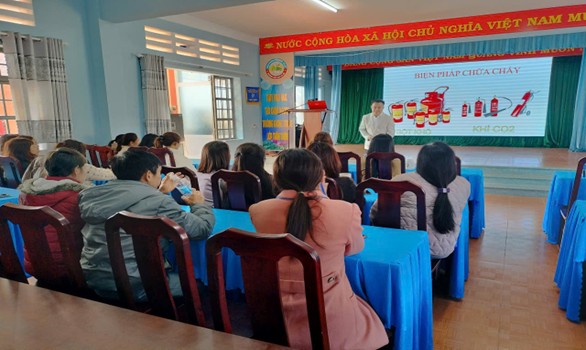 TRƯỜNG TIỂU HỌC XÃ LÁT TỔ CHỨC DIỄN TẬP PHÒNG CHÁY CHỮA CHÁY, CHCN