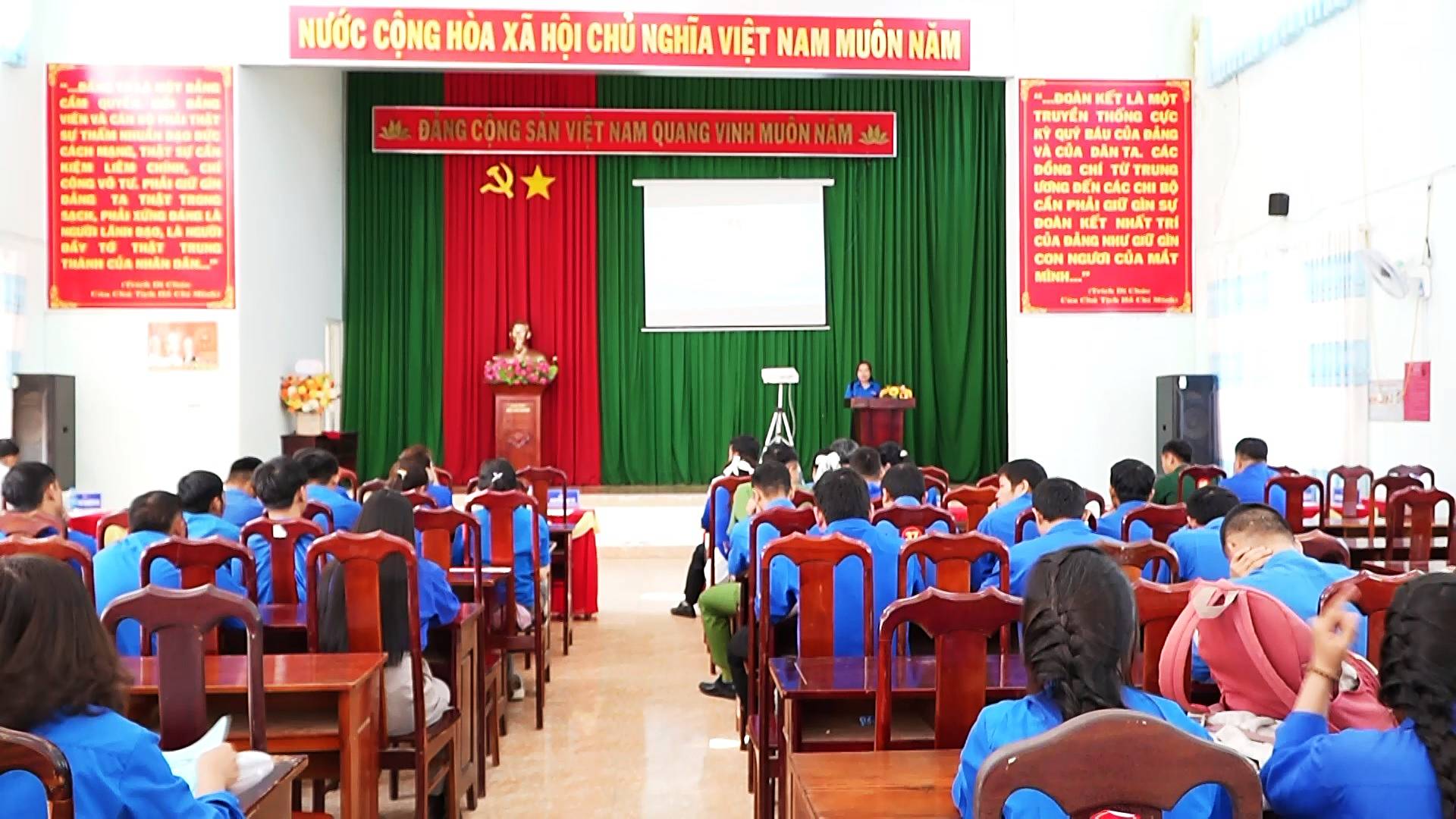 Phong trào “Bình dân học vụ số” của tuổi trẻ Nam Dong: Góp phần đưa nền hành chính công hiện đại đến gần người dân