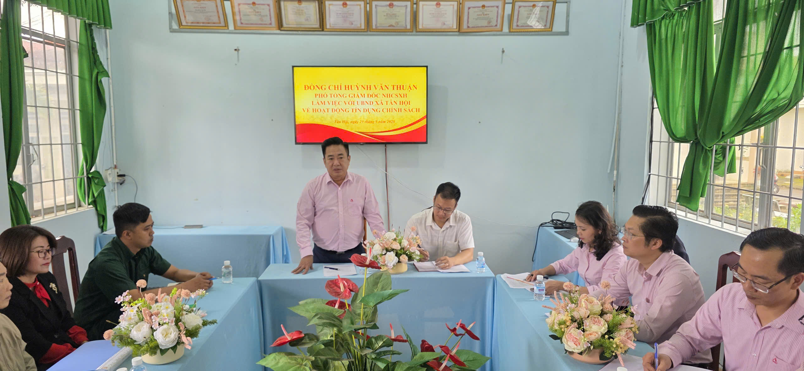 Hội nghị đánh giá kết quả hoạt động tín dụng chính sách xã hội 09 tháng đầu năm và nhiệm vụ 03 tháng cuối năm trên địa bàn xã Tân Hội.