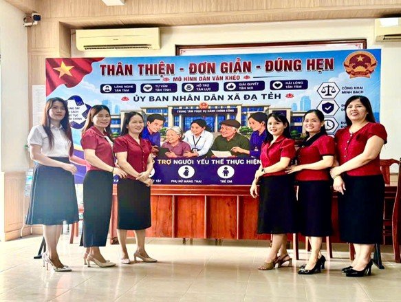 TRUNG TÂM PHỤC VỤ HÀNH CHÍNH CÔNG XÃ ĐẠ TẺH TỔ CHỨC TRAO GIẤY CHỨNG NHẬN KẾT HÔN – LAN TỎA NÉT ĐẸP HÀNH CHÍNH PHỤC VỤ 