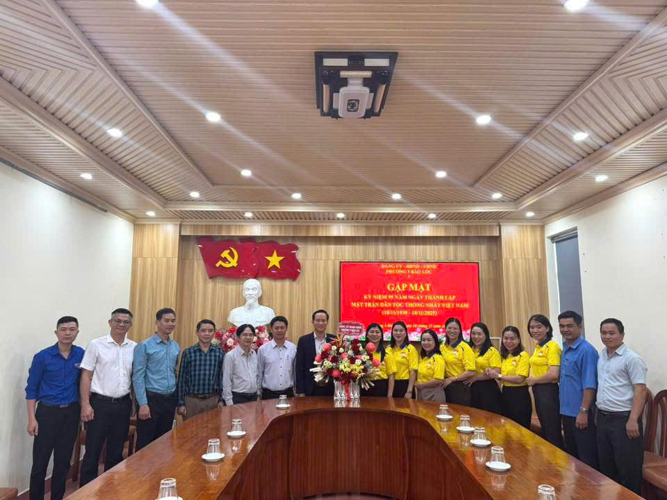Đảng ủy - HĐND - UBND Phường 3 Bảo Lộc chúc mừng 95 năm Ngày thành lập Mặt trận dân tộc thống nhất Việt Nam (18/11/1930 - 18/11/2025)
