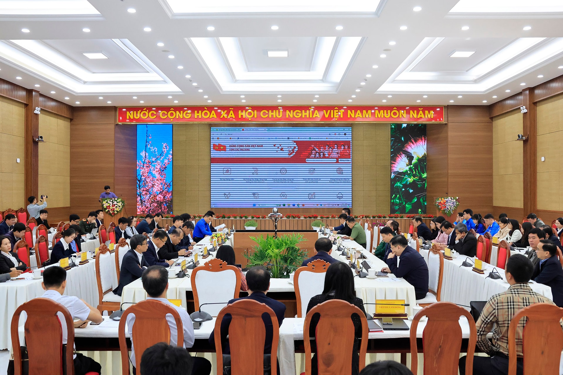 LÂM ĐỒNG PHÁT ĐỘNG PHONG TRÀO BÌNH DÂN HỌC VỤ SỐ TRONG TOÀN TỈNH