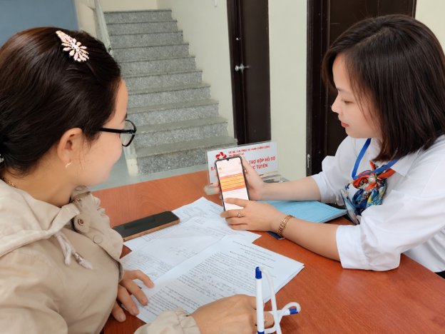 TỪ “MỘT CỬA” ĐẾN “MỘT CHẠM”  KHI CẢI CÁCH HÀNH CHÍNH ĐI VÀO CUỘC SỐNG