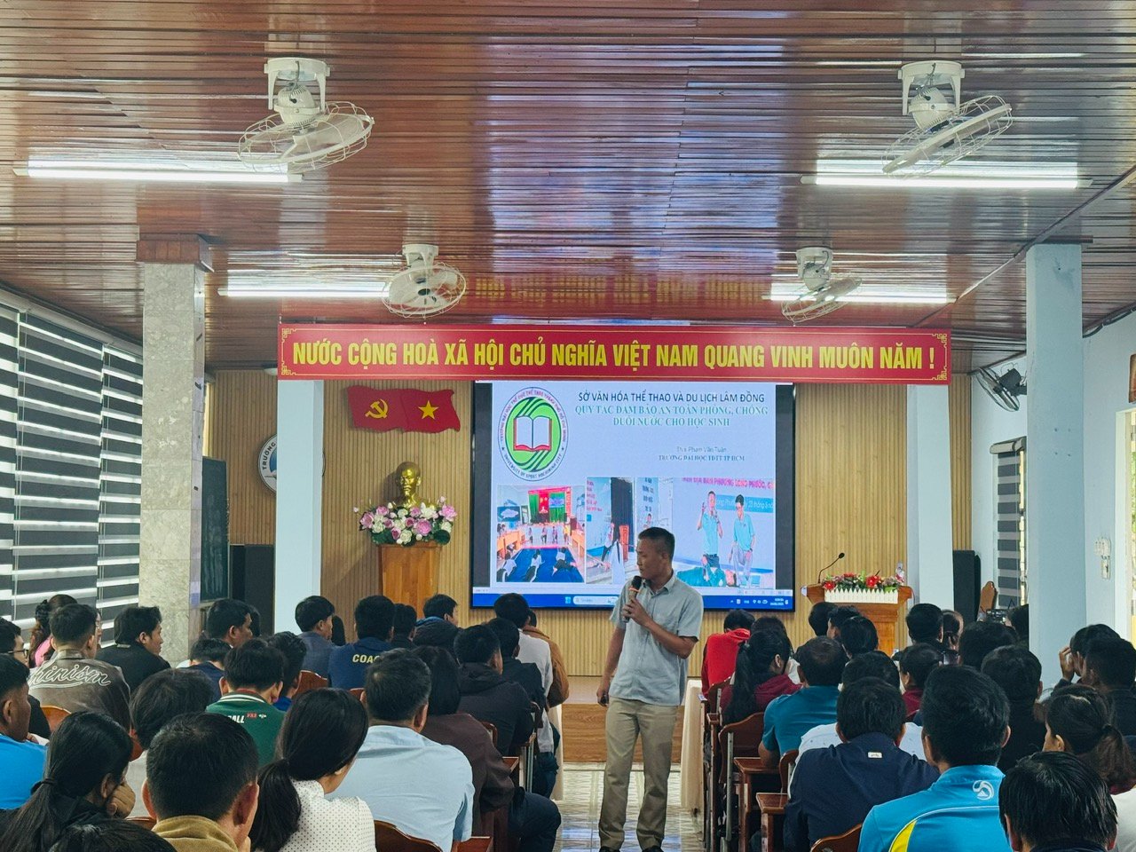 Khai mạc lớp tập huấn bơi an toàn, phòng chống đuối nước trẻ em trên địa bàn tỉnh Lâm Đồng (cụm 2) năm 2026.