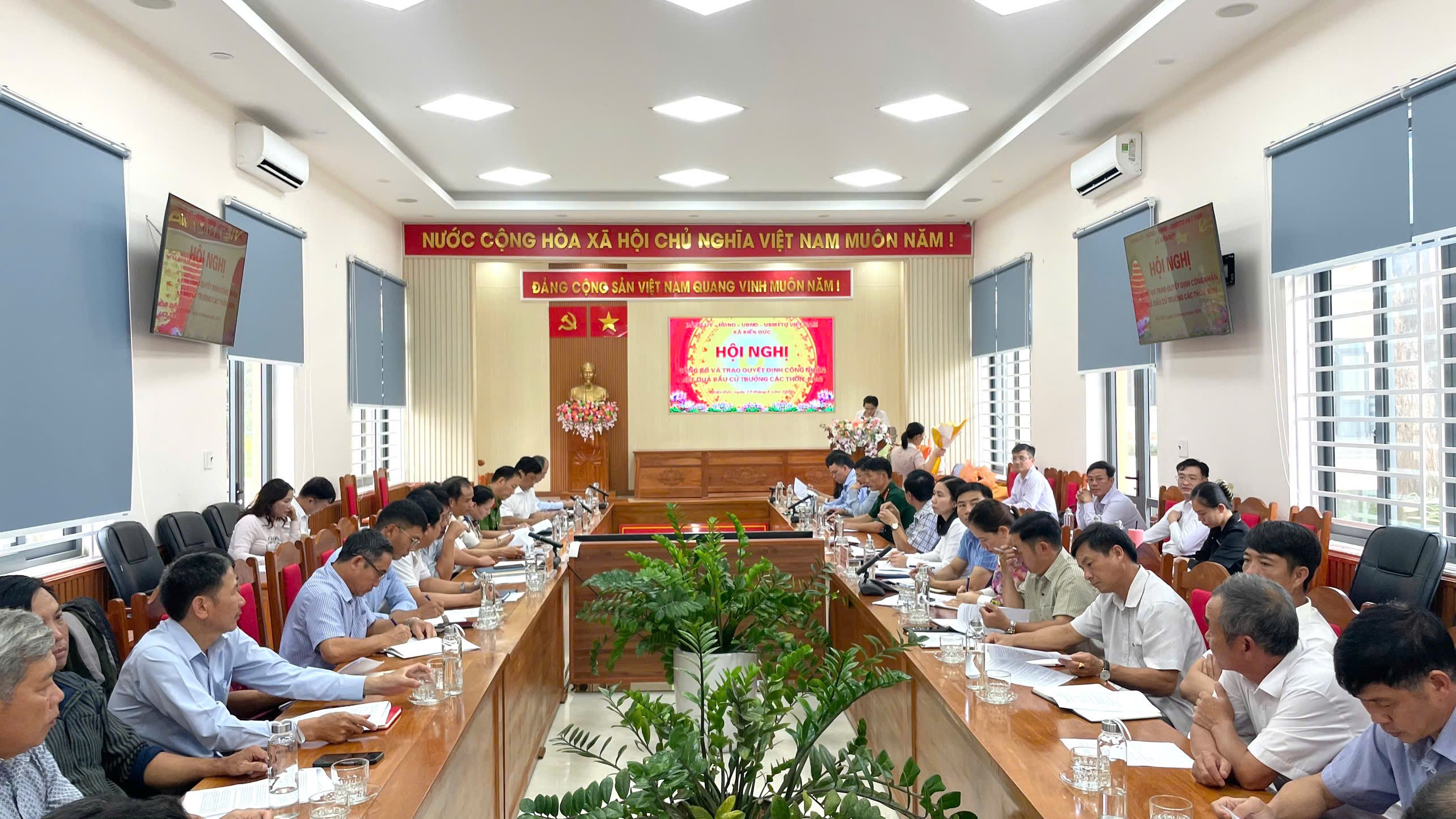 UBND xã Kiến Đức tổ chức Hội nghị giao ban thường kỳ, đánh giá kết quả thực hiện nhiệm vụ tháng 7 và triển khai nhiệm vụ tháng 8 năm 2026.