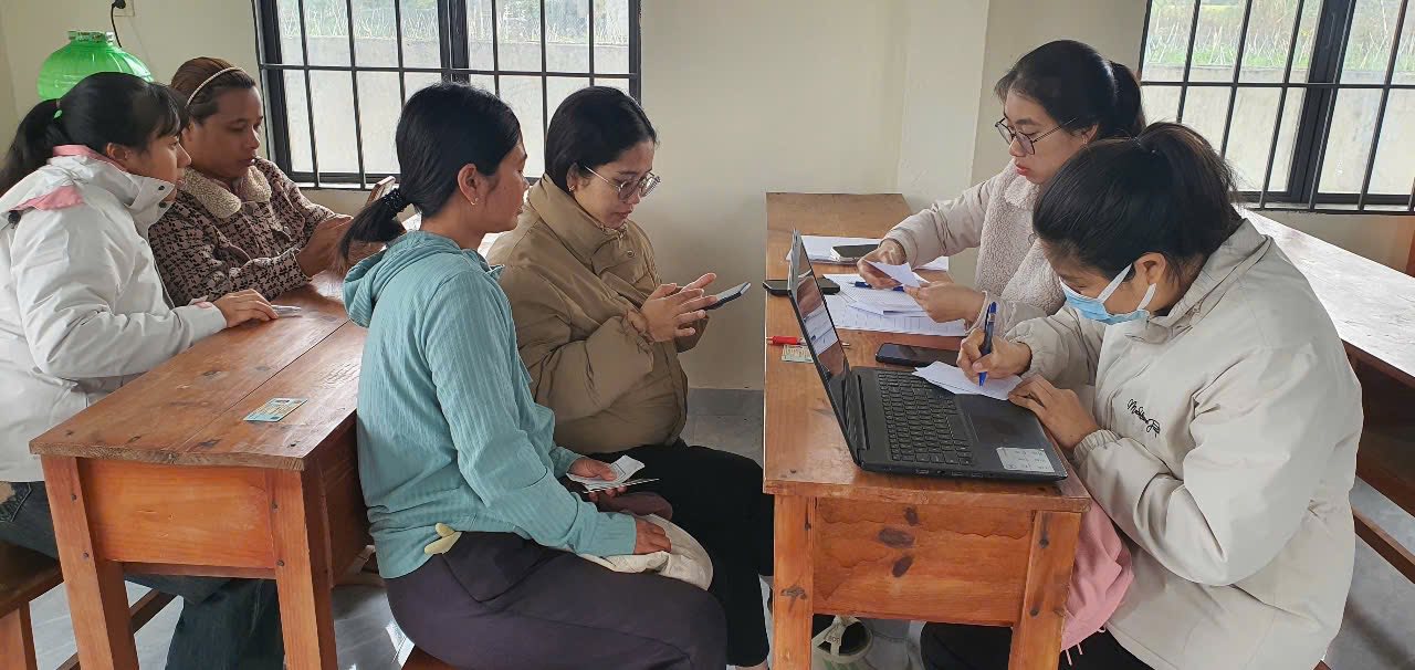 TRƯỜNG TIỂU HỌC KAMBUTTE HỖ TRỢ THÔN BOOKABANG TRONG CÔNG TÁC CHUYỂN ĐỔI SỐ – ĐỢT 1