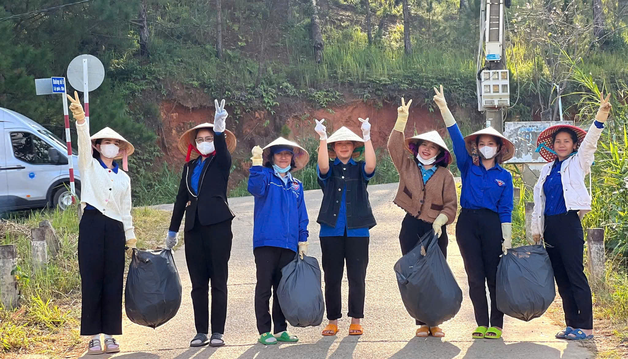LAN TỎA PHONG TRÀO CHUNG TAY BẢO VỆ MÔI TRƯỜNG " SÁNG - XANH - SẠCH - ĐẸP " TRÊN ĐỊA BÀN XÃ LẠC DƯƠNG