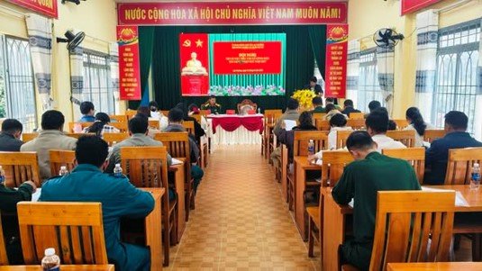 Hội đồng Nghĩa vụ quân sự xã Lạc Dương xét duyệt tiêu chuẩn gọi công dân nhập ngũ năm 2027