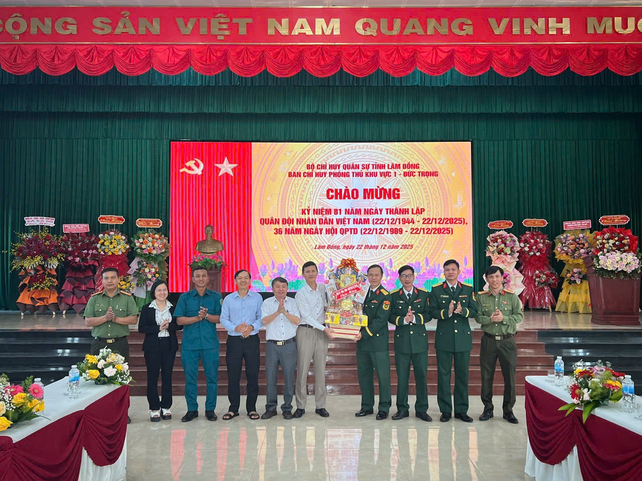 ĐẢNG ỦY - HĐND - UBND - UBMTTQVN XÃ TÂN HỘI THĂM VÀ TẶNG QUÀ BAN CHỈ HUY PHÒNG THỦ KHU VỰC 1 - ĐỨC TRỌNG VÀ BAN CHỈ HUY QUÂN SỰ XÃ TÂN HỘI