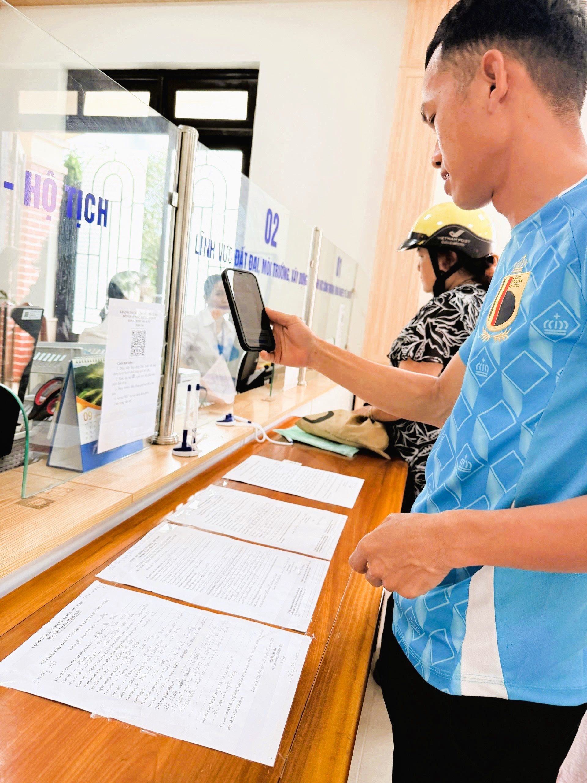 Xã Đạ Tẻh triển khai khảo sát sự hài lòng của người dân qua ứng dụng điện tử và mã QR!