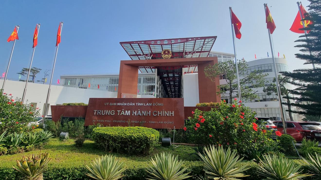 21 lãnh đạo cấp sở ở Lâm Đồng xin nghỉ hưu, thôi việc