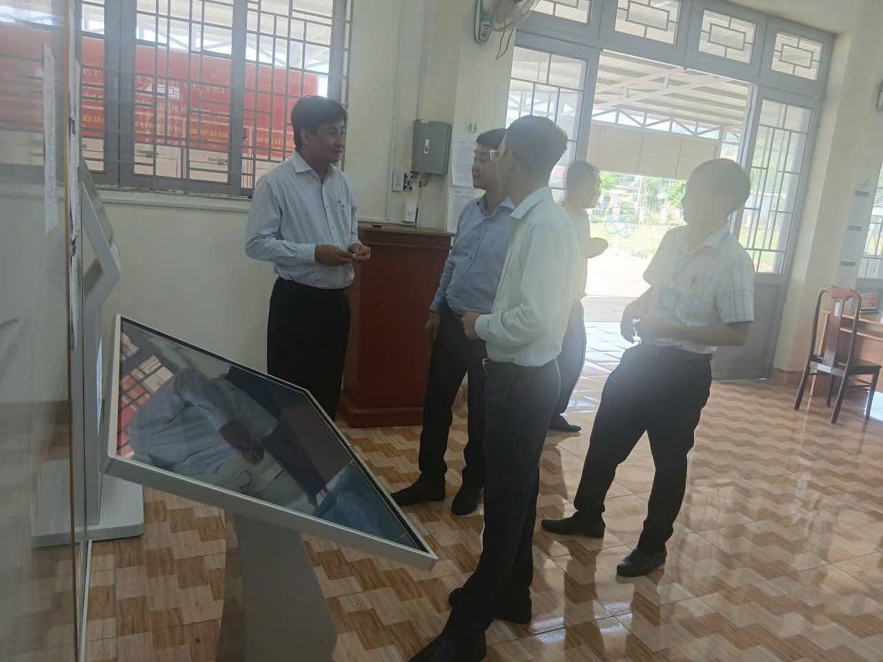 KIỂM TRA CÔNG TÁC CẢI CÁCH HÀNH CHÍNH VÀ VĂN THƯ, LƯU TRỮ NĂM 2026 TRÊN ĐỊA BÀN XÃ QUẢNG HÒA