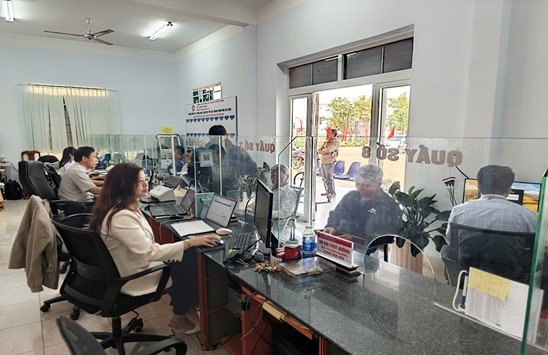 THUẬN HẠNH ĐẨY MẠNH GIẢI QUYẾT THỦ TỤC HÀNH CHÍNH ĐIỆN TỬ, NÂNG CAO CHẤT LƯỢNG PHỤC VỤ NHÂN DÂN.