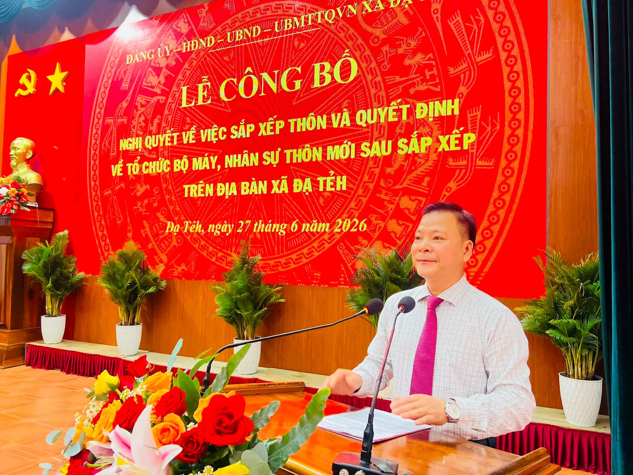 ĐẠ TẺH TỔ CHỨC LỄ CÔNG BỐ NGHỊ QUYẾT VỀ SẮP XẾP THÔN VÀ CÁC QUYẾT ĐỊNH VỀ TỔ CHỨC BỘ MÁY, NHÂN SỰ THÔN MỚI TRÊN ĐỊA BÀN XÃ.