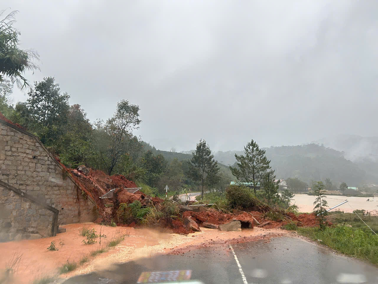 Cảnh báo mưa lũ trên địa bàn xã Lạc Dương ngày 20/11/2025