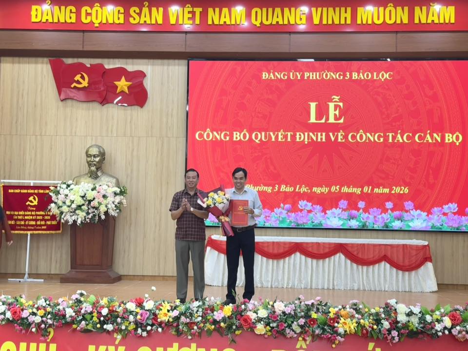 Công bố và trao quyết định chuẩn y Ủy viên UBKT Đảng ủy nhiệm kỳ 2025-2030