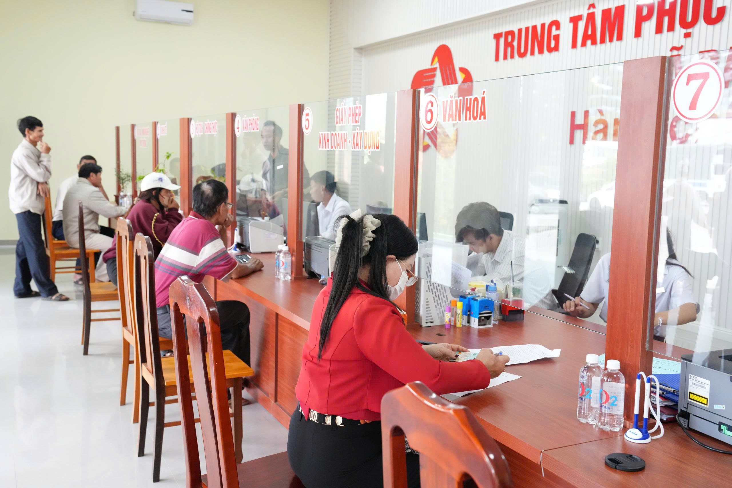 Trung tâm Phục vụ Hành chính công xã Bảo Lâm 3 chú trọng nâng cao tinh thần, thái độ phục vụ nhân dân 