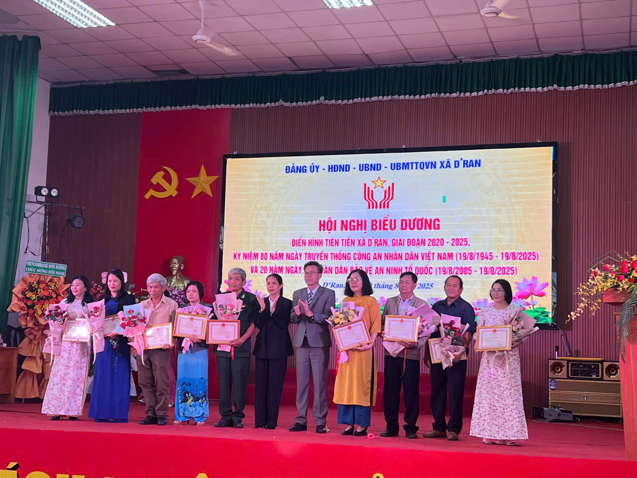HỘI NGHỊ BIỂU DƯƠNG ĐIỂN HÌNH TIÊN TIẾN XÃ D’RAN GIAI ĐOẠN 2020 - 2025 VÀ KỶ NIỆM 80 NĂM CÁCH MẠNG THÁNG TÁM (19/8/1945 - 19/8/2025) VÀ 20 NĂM NGÀY HỘI TOÀN DÂN BẢO VỆ AN NINH TỔ QUỐC (19/8/2005 – 19/8/2025)