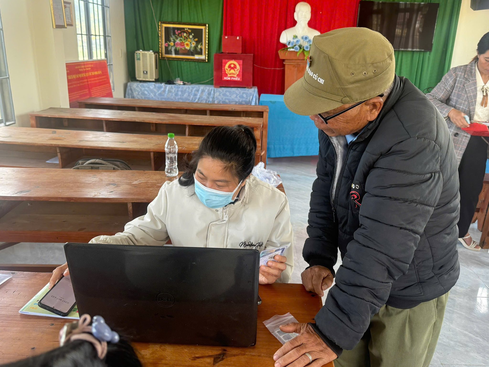 TRƯỜNG TIỂU HỌC KAMBUTTE HỖ TRỢ THÔN BOOKABANG TRONG CÔNG TÁC CHUYỂN ĐỔI SỐ – ĐỢT 1