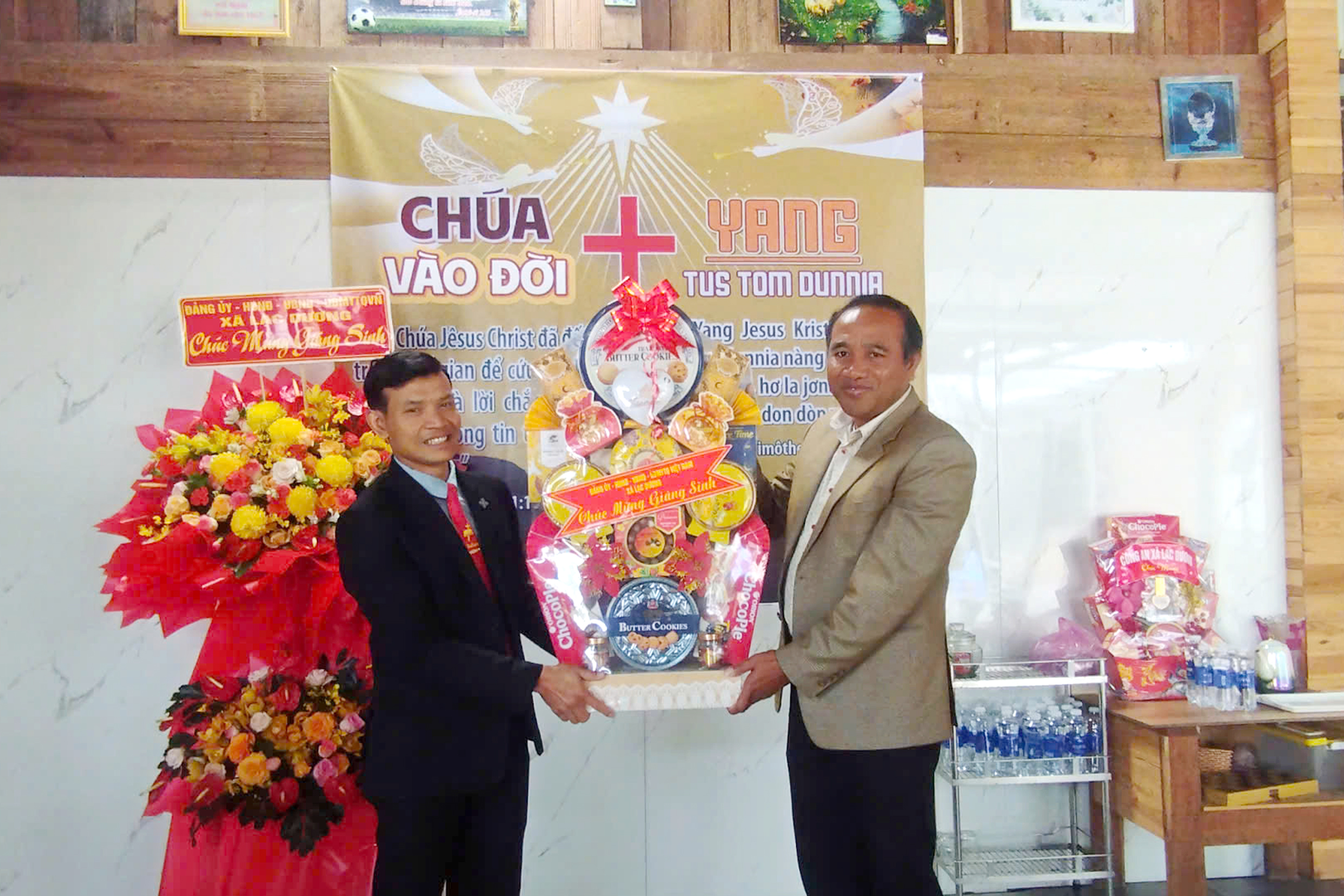 Tại khu vực Đạ Nhim cũ, đồng chí Cil Diun, Uỷ viên Ban Thường vụ Đảng ủy, Phó Chủ tịch HĐND xã làm trưởng đoàn