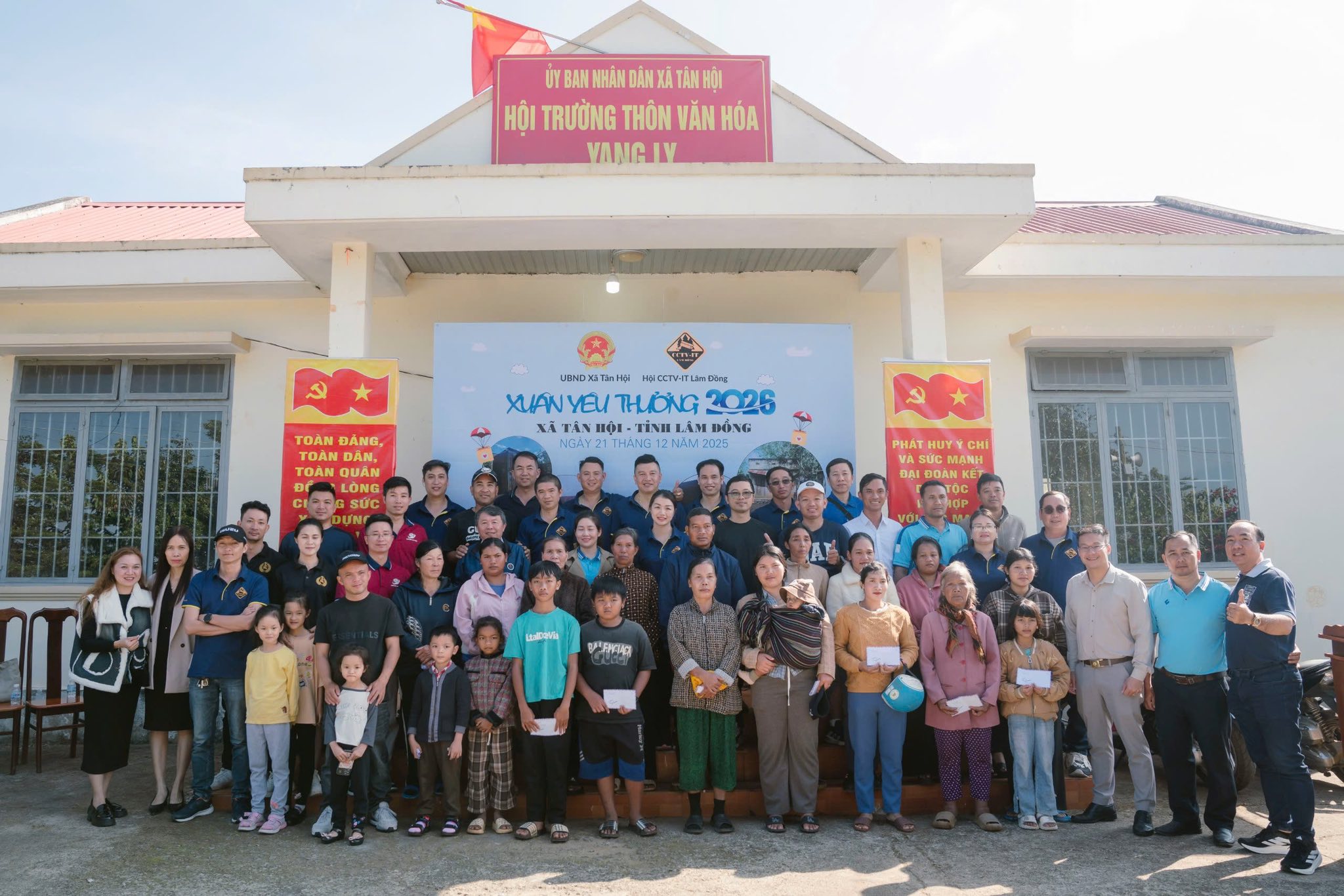 Chương trình tặng quà từ thiện của hội camera – máy tính Lâm Đồng (CCTV-IT) cho các hộ nghèo, cận nghèo trên địa bàn xã Tân Hội